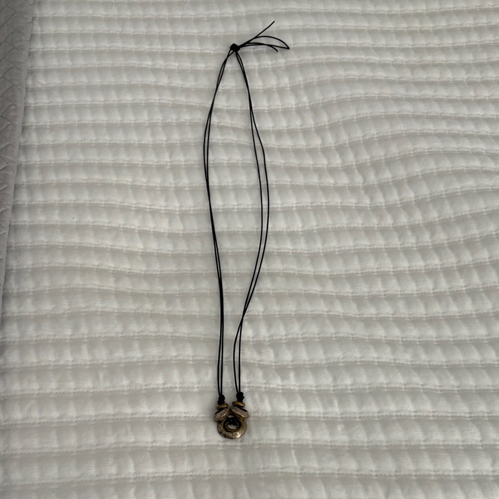 Elegant Black and Gold Pendant Necklace